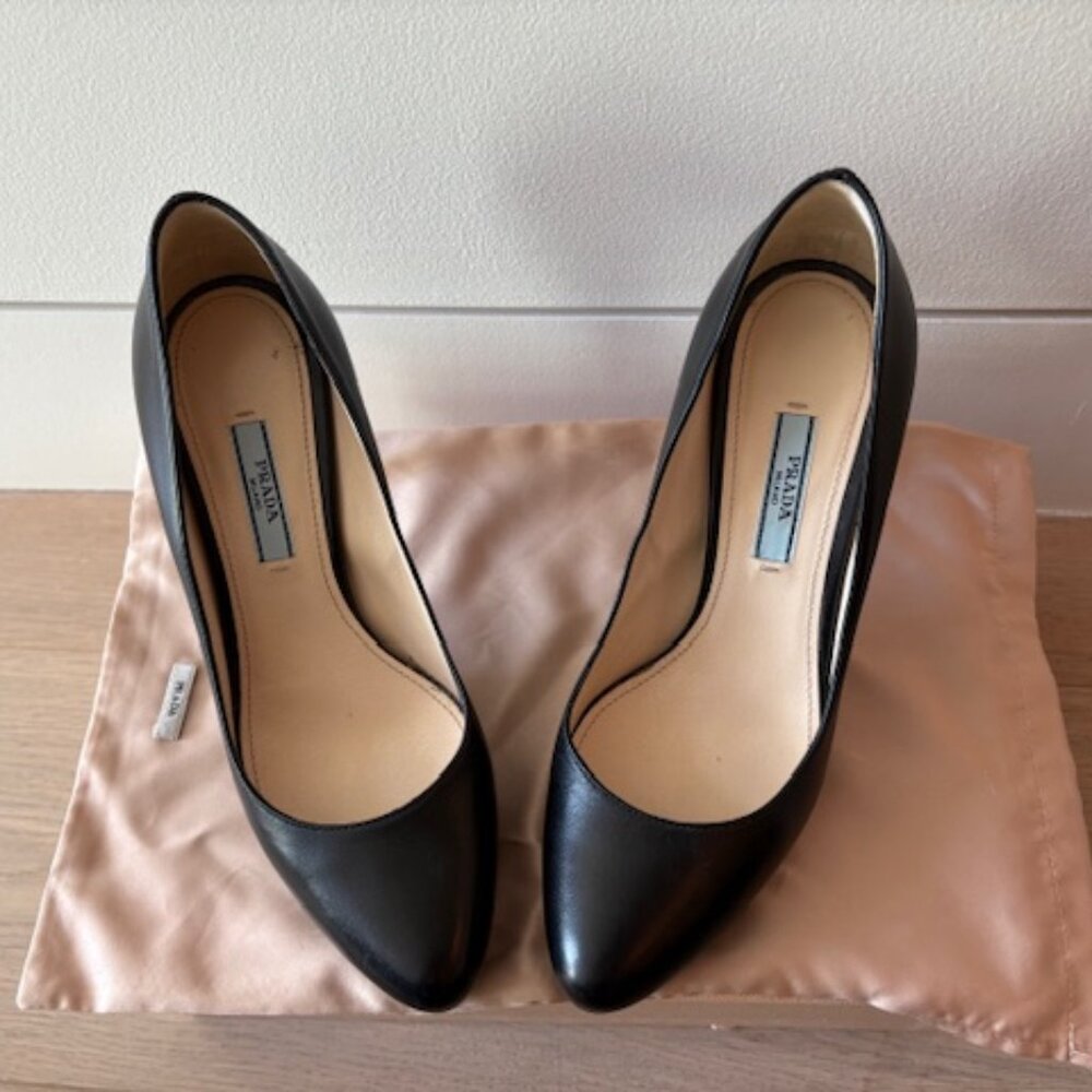 PRADA Calzature Donna Black Leather Pumps Size 7(US)/37(EU) Round Toe Like New